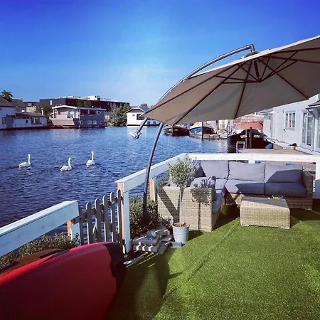 Amster Houseboat