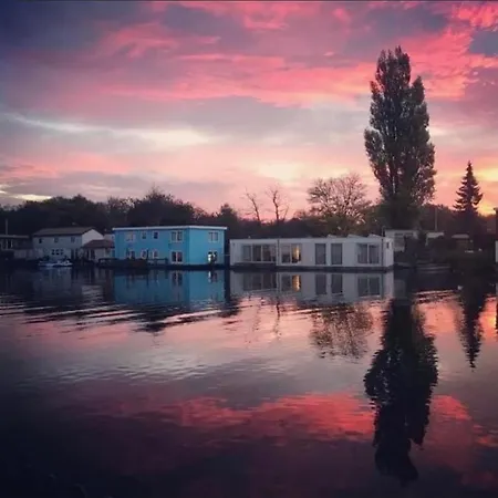 Amster Houseboat アムステルダム