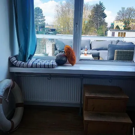 Amster Houseboat