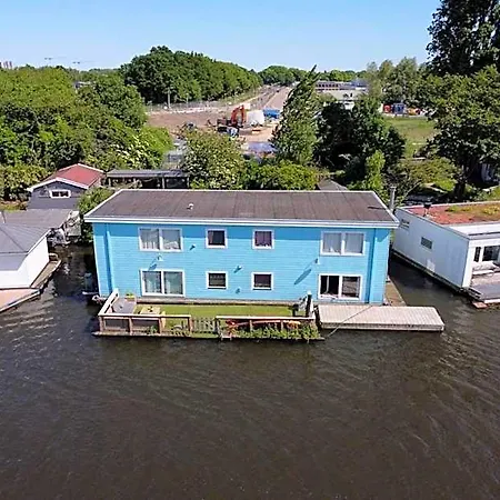 Amster Houseboat 4*