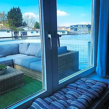 Pensión Amster Houseboat