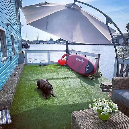 Amster Houseboat