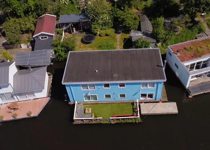 Amster Houseboat Pensjonat 3*