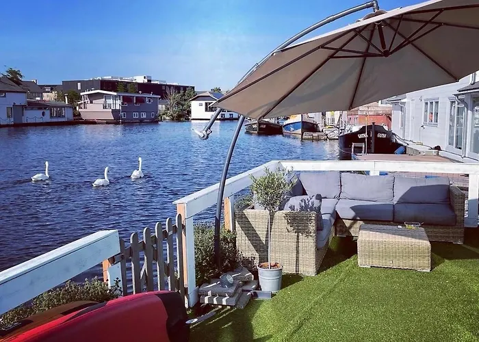 Amster Houseboat