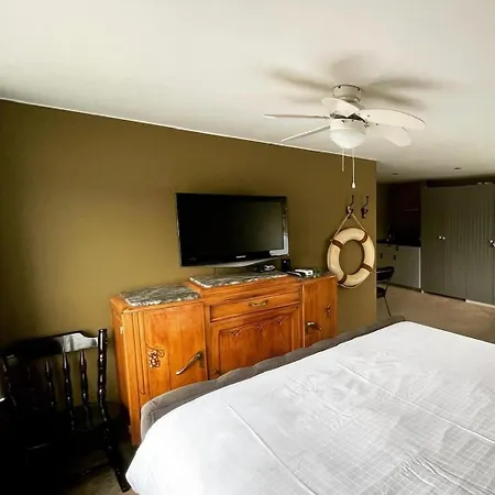 Konukevi Amster Houseboat Bed Without Breakfast 3*